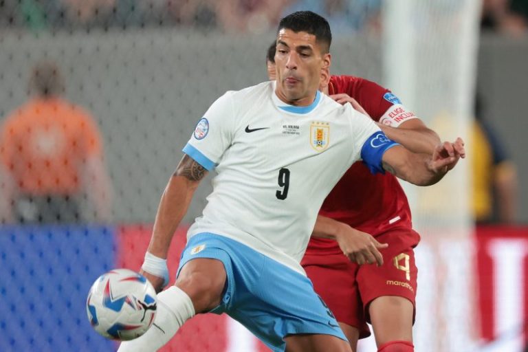 Luis Suarez announces retirement from national team