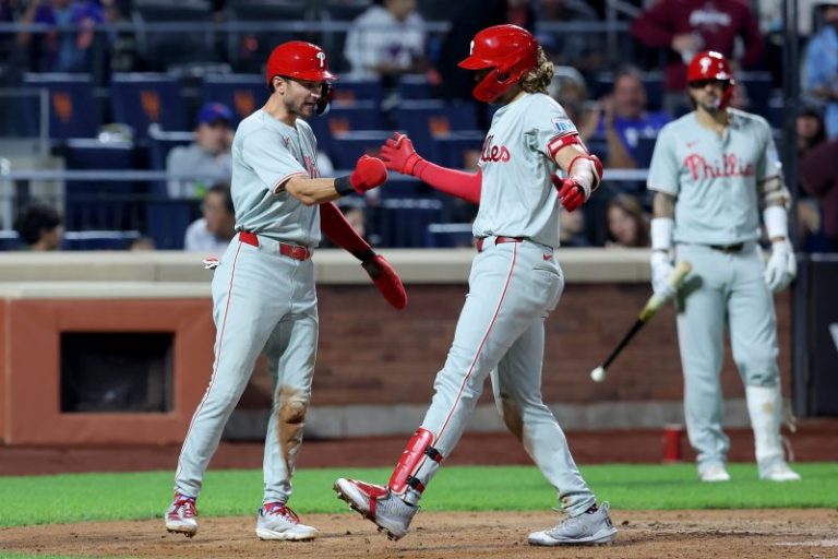 Phillies clinch third straight playoff berth; NL East title in sight