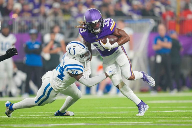 Vikings beat Colts to snap two-game skid and keep pace in NFC North