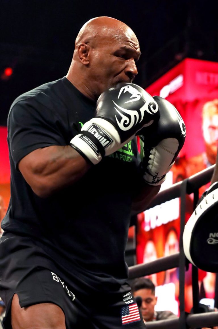 Mike Tyson shows power during open workout, ready for ‘party’
