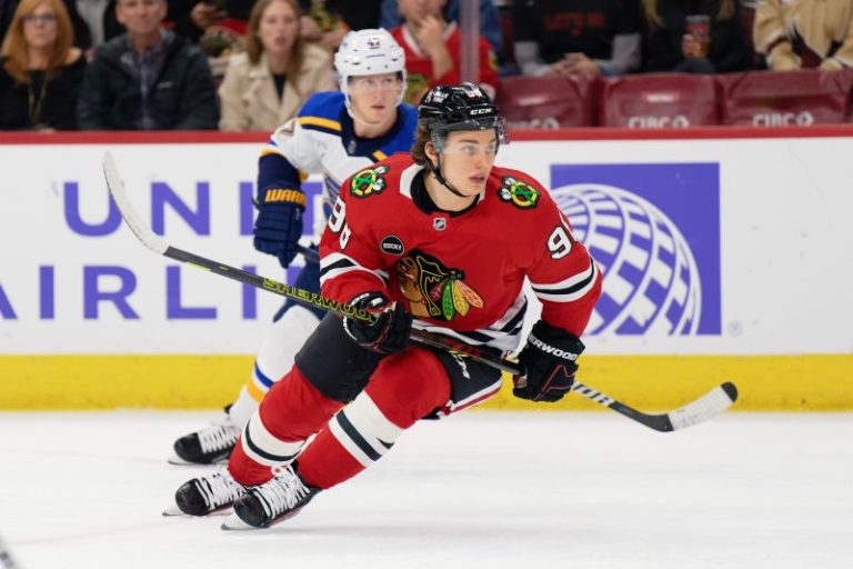 Winter Classic jerseys unveiled for Blues-Blackhawks outdoor game