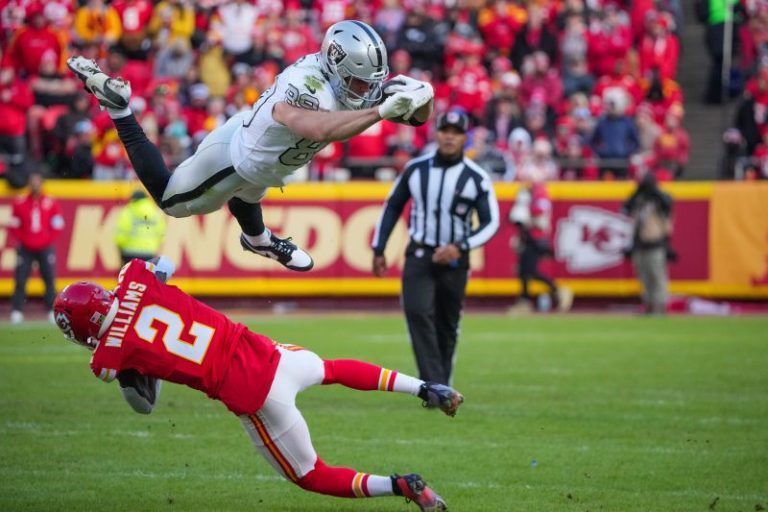 Top NFL rookie blazes record pace but is long shot for award