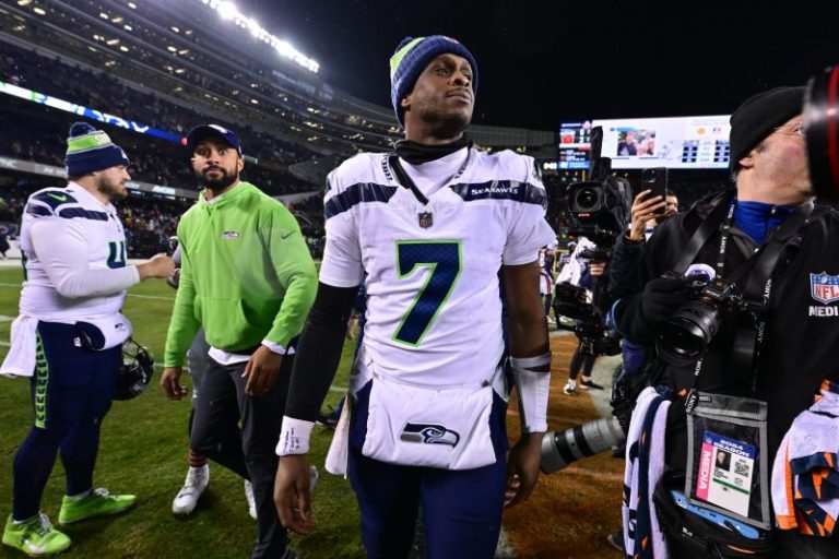 Seahawks trade QB Geno Smith to Raiders, per reports