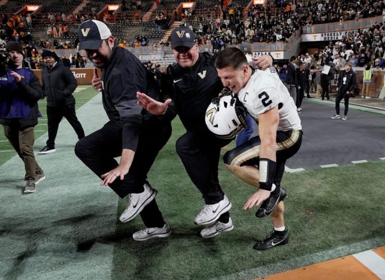 Who are 2025 Heisman Trophy finalists? Fernando Mendoza, Diego Pavia highlight group